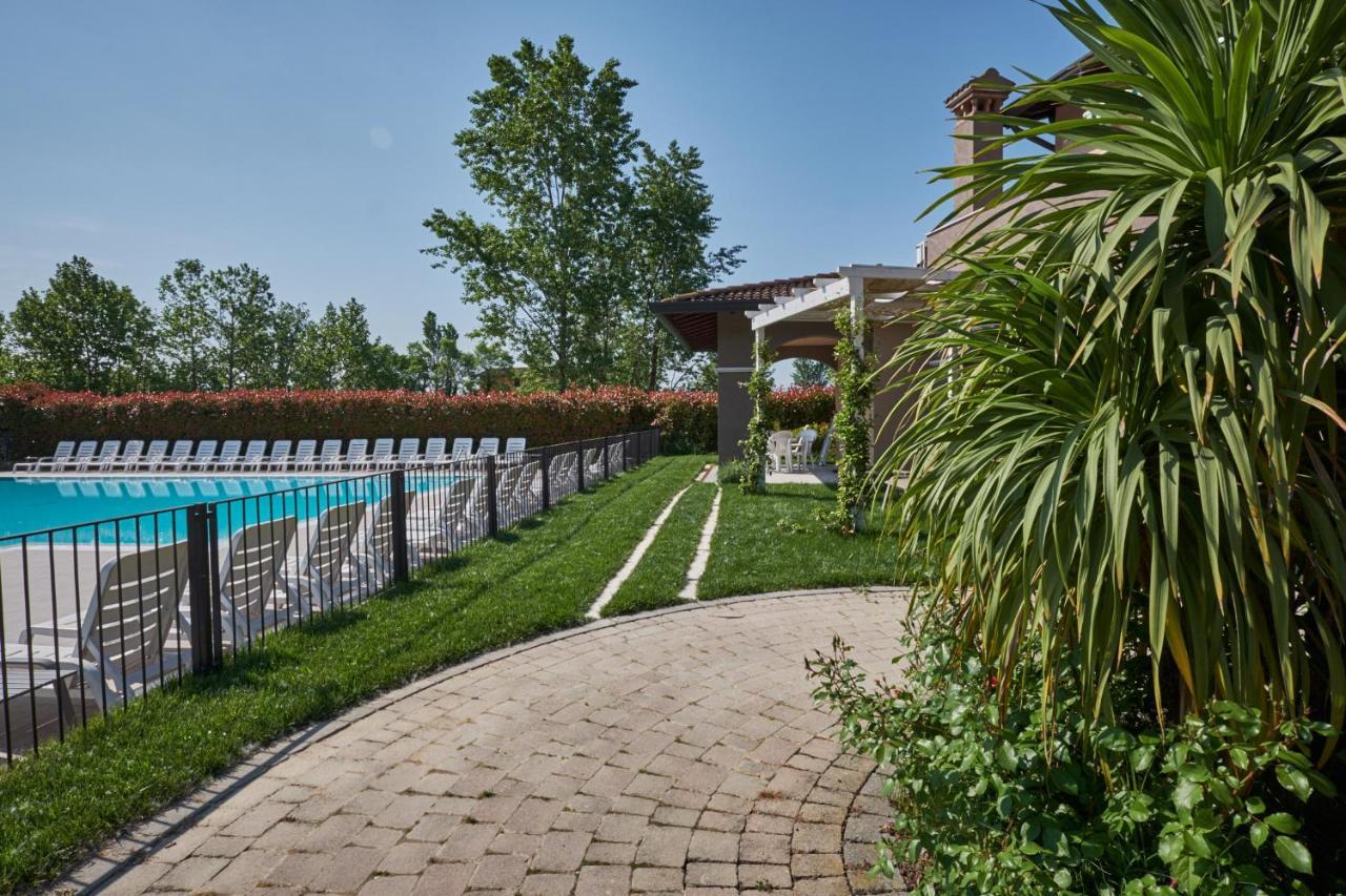 Villaggio Turistico Lugana Marina Sirmione Buitenkant foto